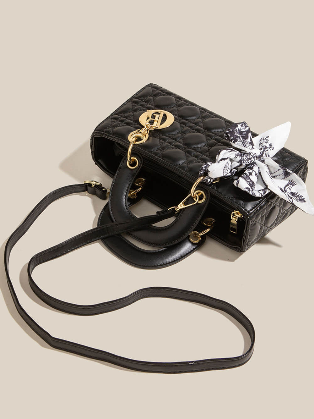 Bolsos cruzados de mano con pañuelo de seda de diamantes