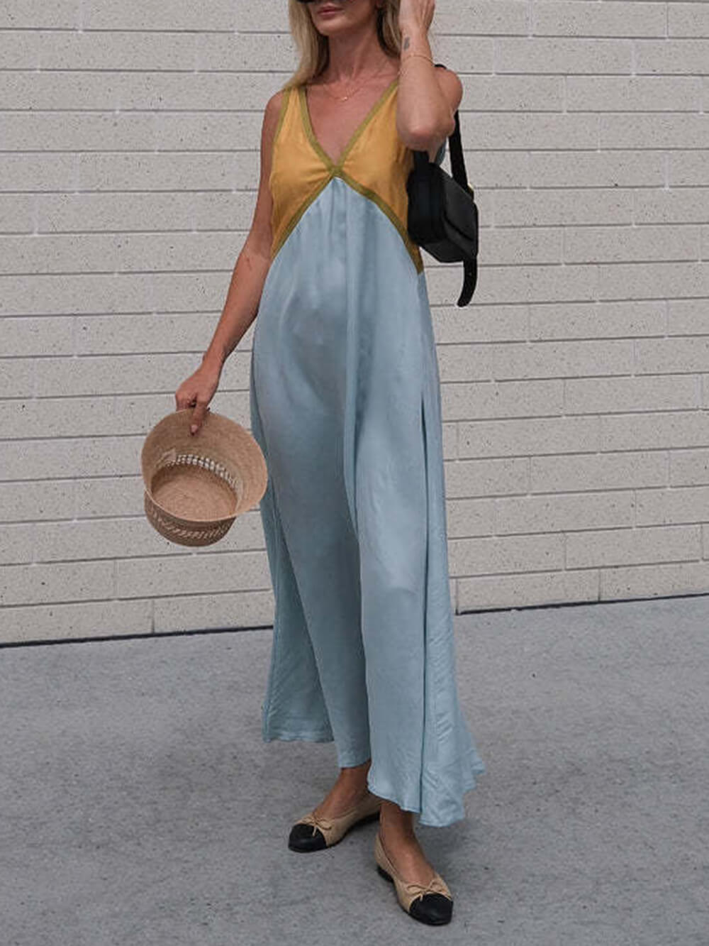 Vestido elegante con escote en V y colores contrastantes