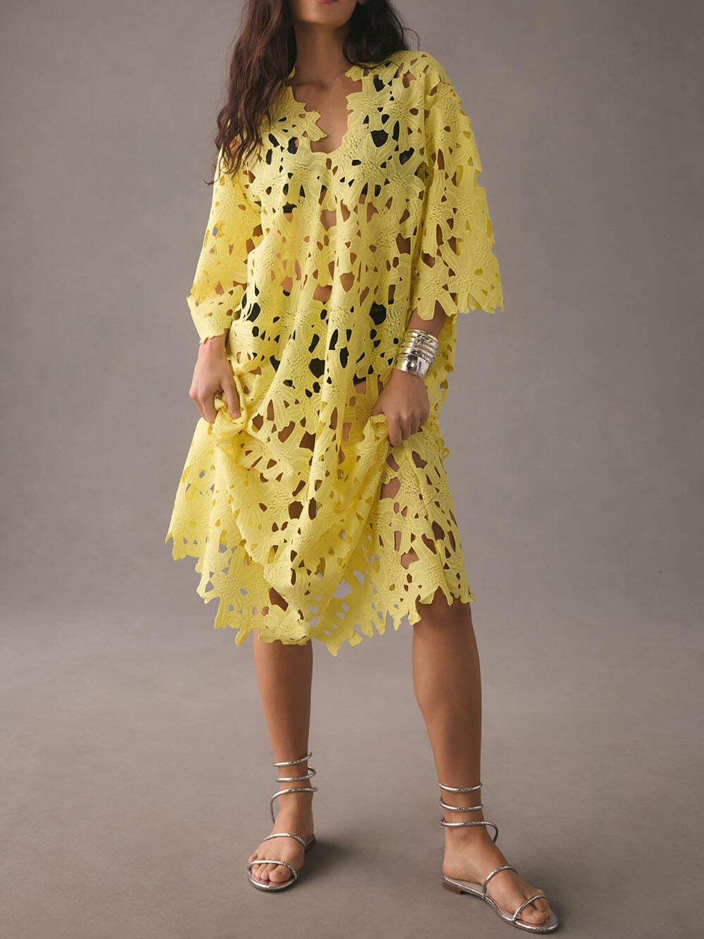 Robe de plage mi-longue en dentelle
