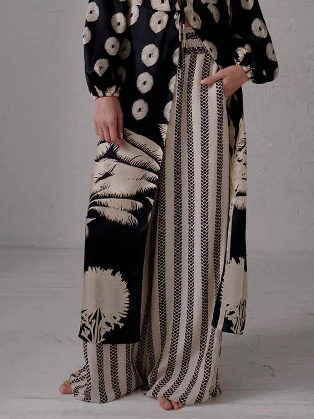 Pantalones anchos con bolsillo y cintura plisada y estampado de serpiente únicos