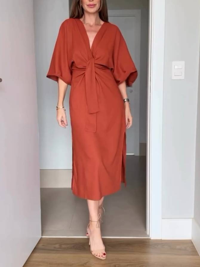 Robe à lacets et manches chauve-souris