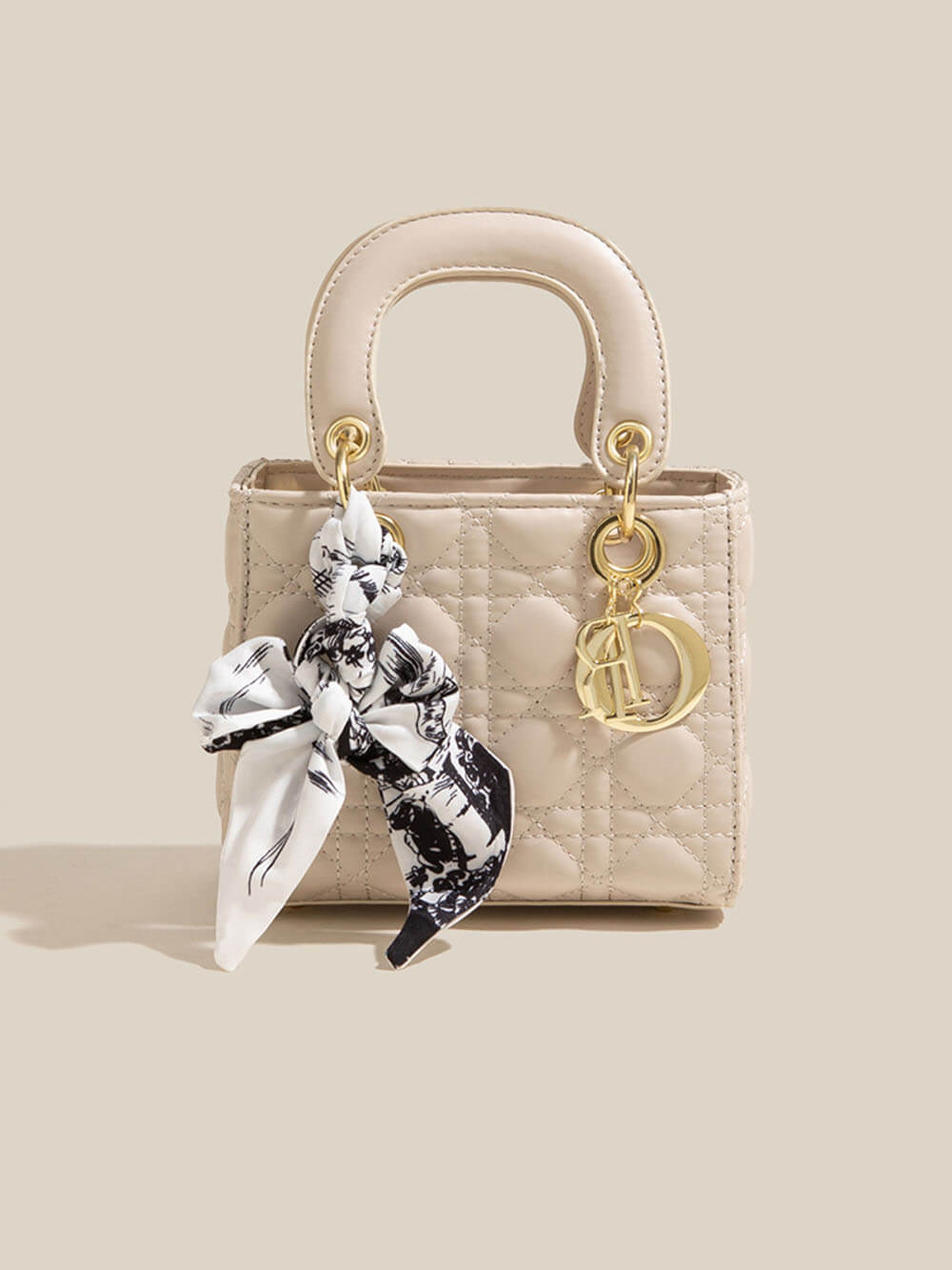 Bolsos cruzados de mano con pañuelo de seda de diamantes