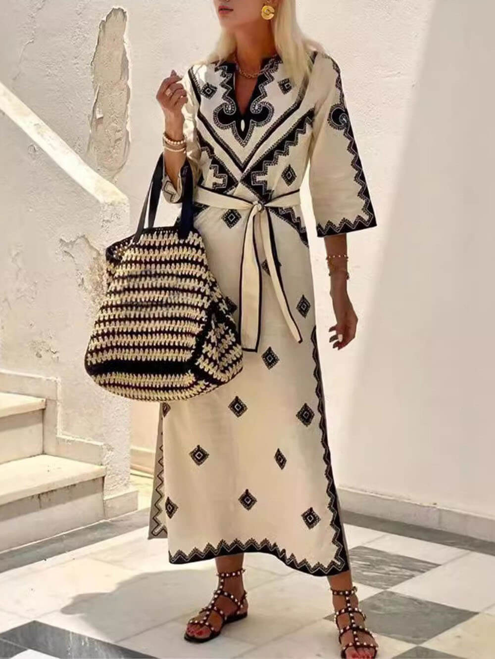 Robe mi-longue ceinturée à imprimé unique de style bohème