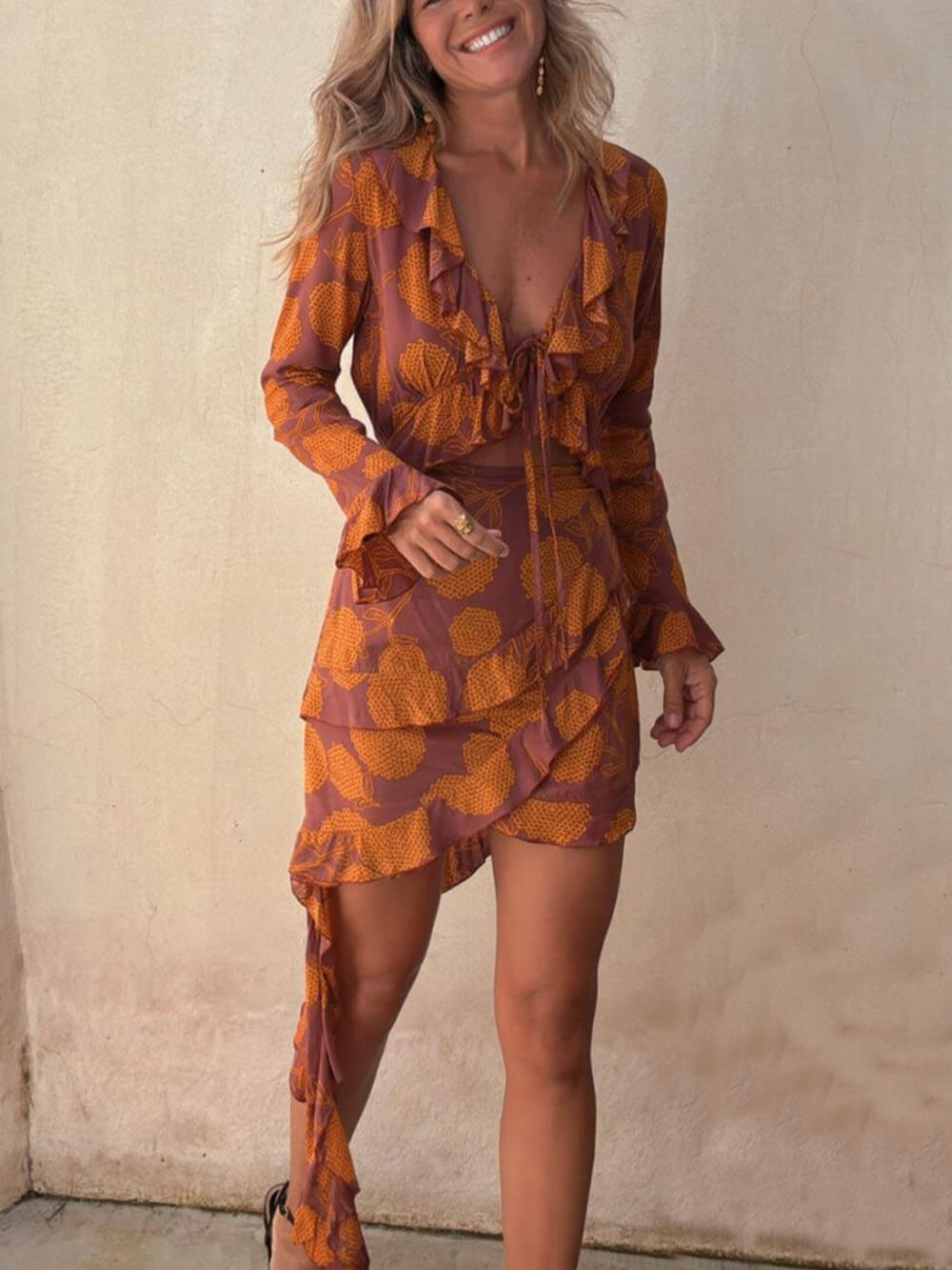 Robe courte asymétrique à volants superposés et imprimé floral patchwork