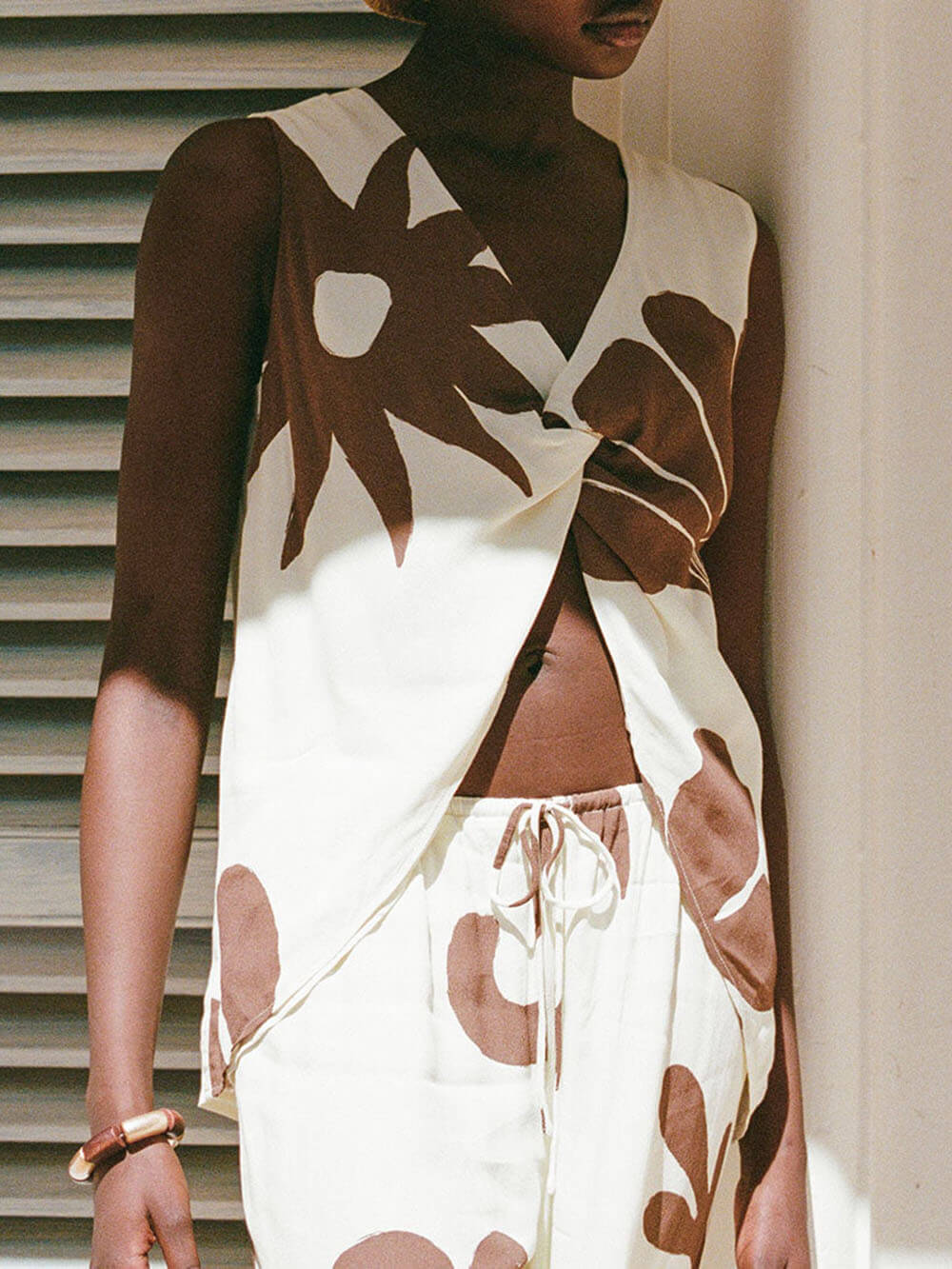 Elegant Unique Print Twist Detail Chest Slit Top