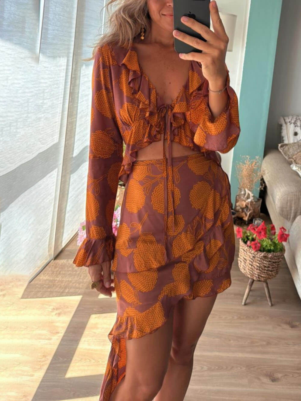 Robe courte asymétrique à volants superposés et imprimé floral patchwork