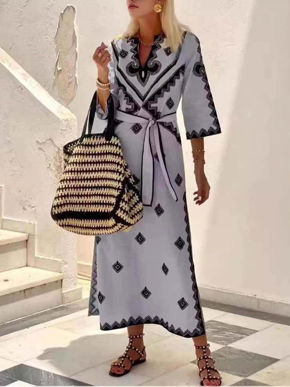 Robe mi-longue ceinturée à imprimé unique de style bohème