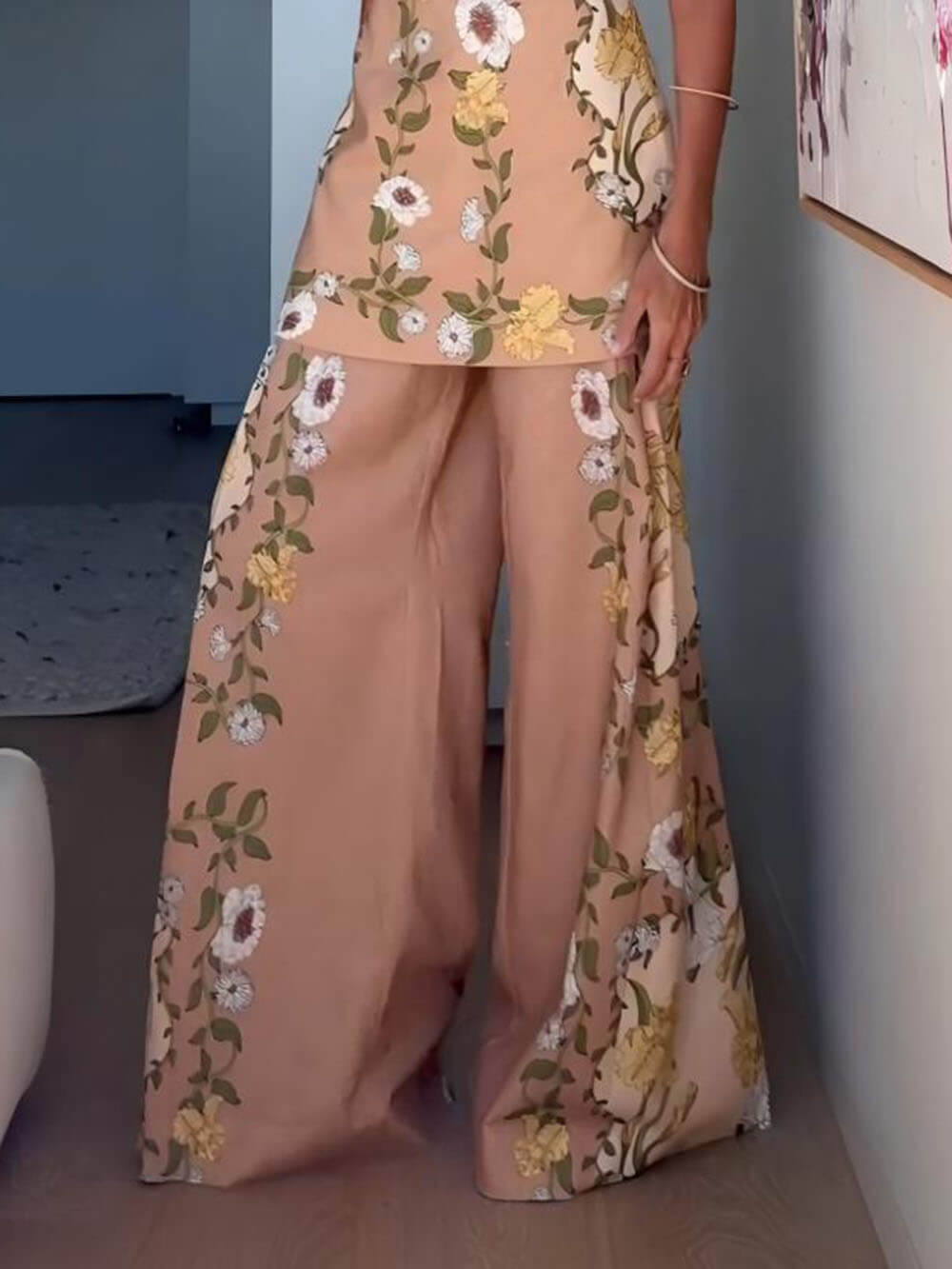 Pantalon évasé à taille élastique et motif floral en mélange de lin chic et parfait