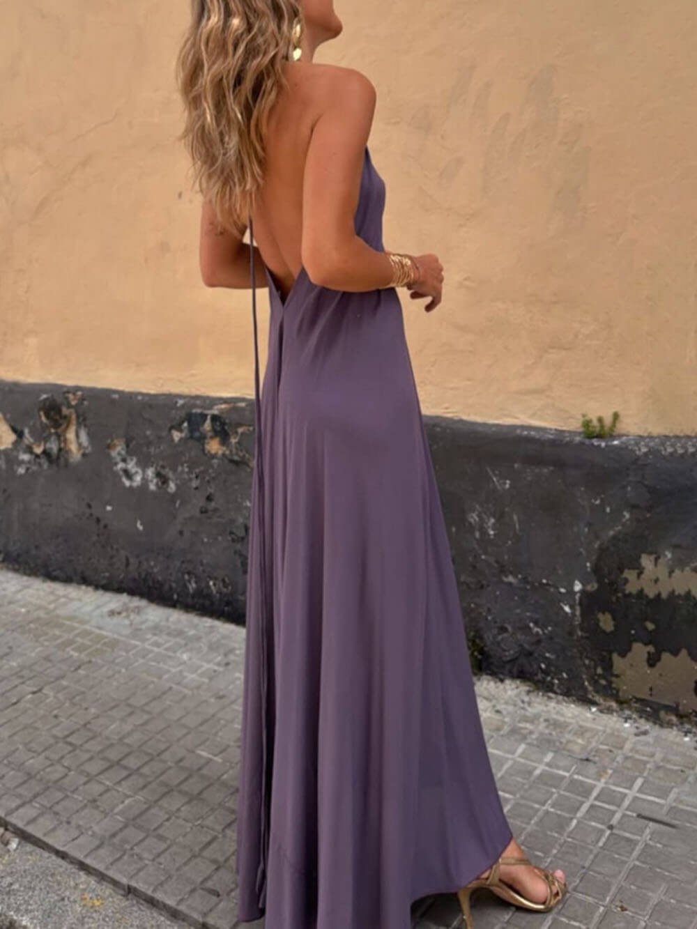 Robe longue à lacets et col en V, dos nu, coutures dorées, exquise et unique