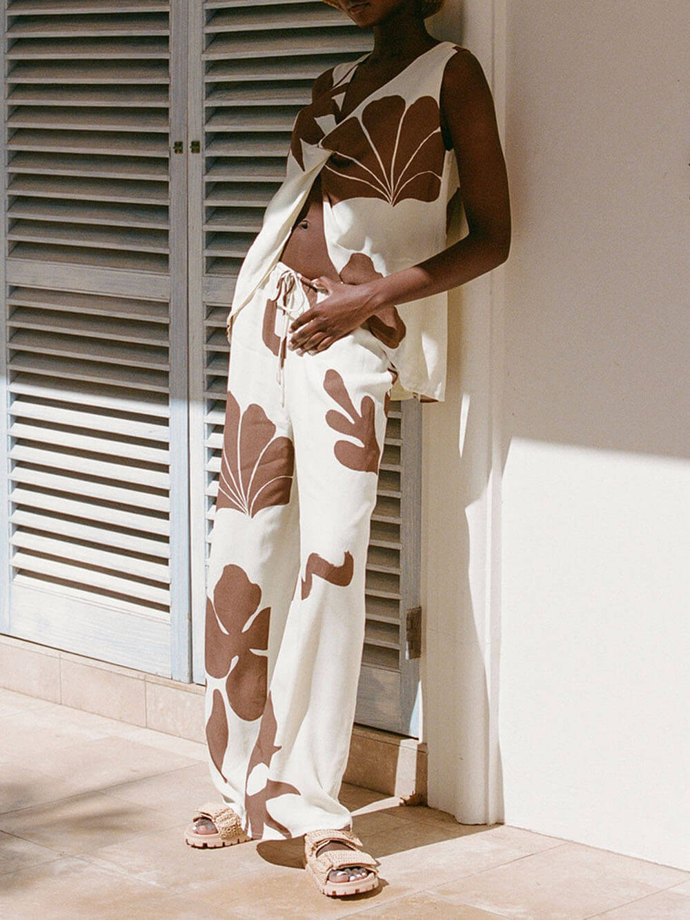 Elegant Unique Print Twist Detail Chest Slit Top