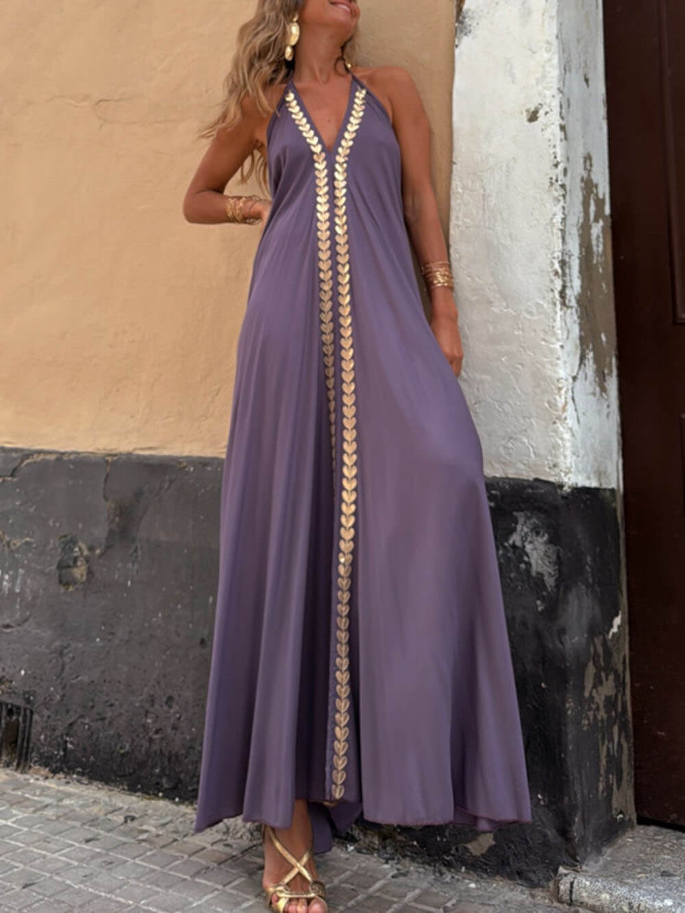 Robe longue à lacets et col en V, dos nu, coutures dorées, exquise et unique
