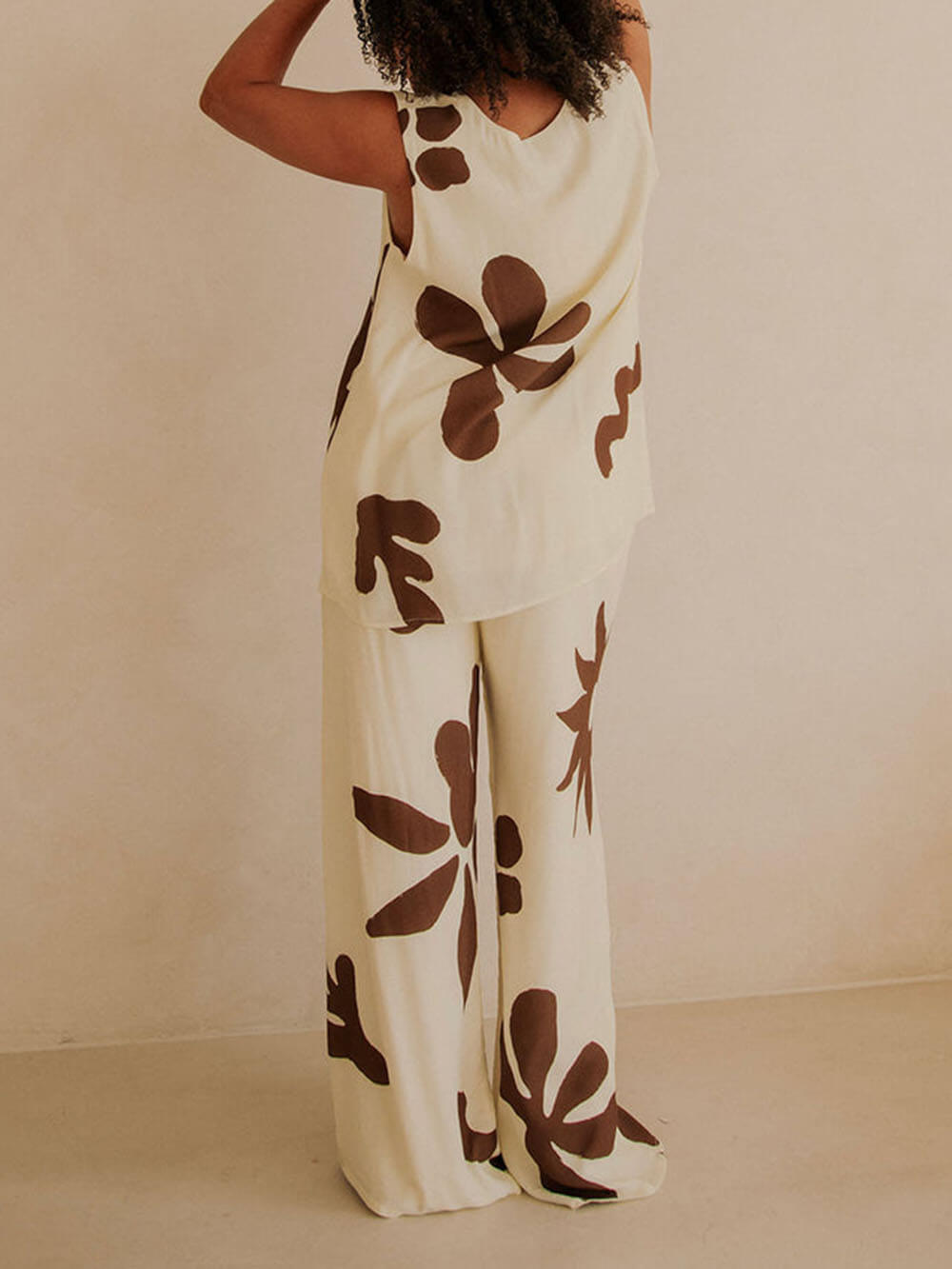 Elegant Unique Print Twist Detail Chest Slit Top