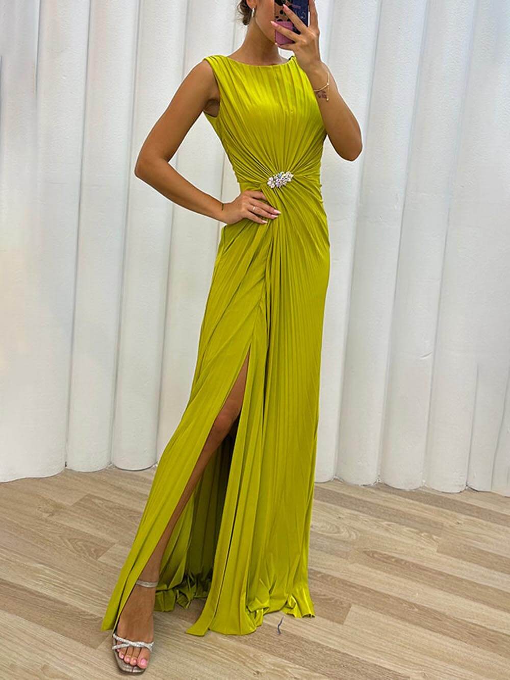 Robe de soirée longue plissée spéciale à fentes ornées