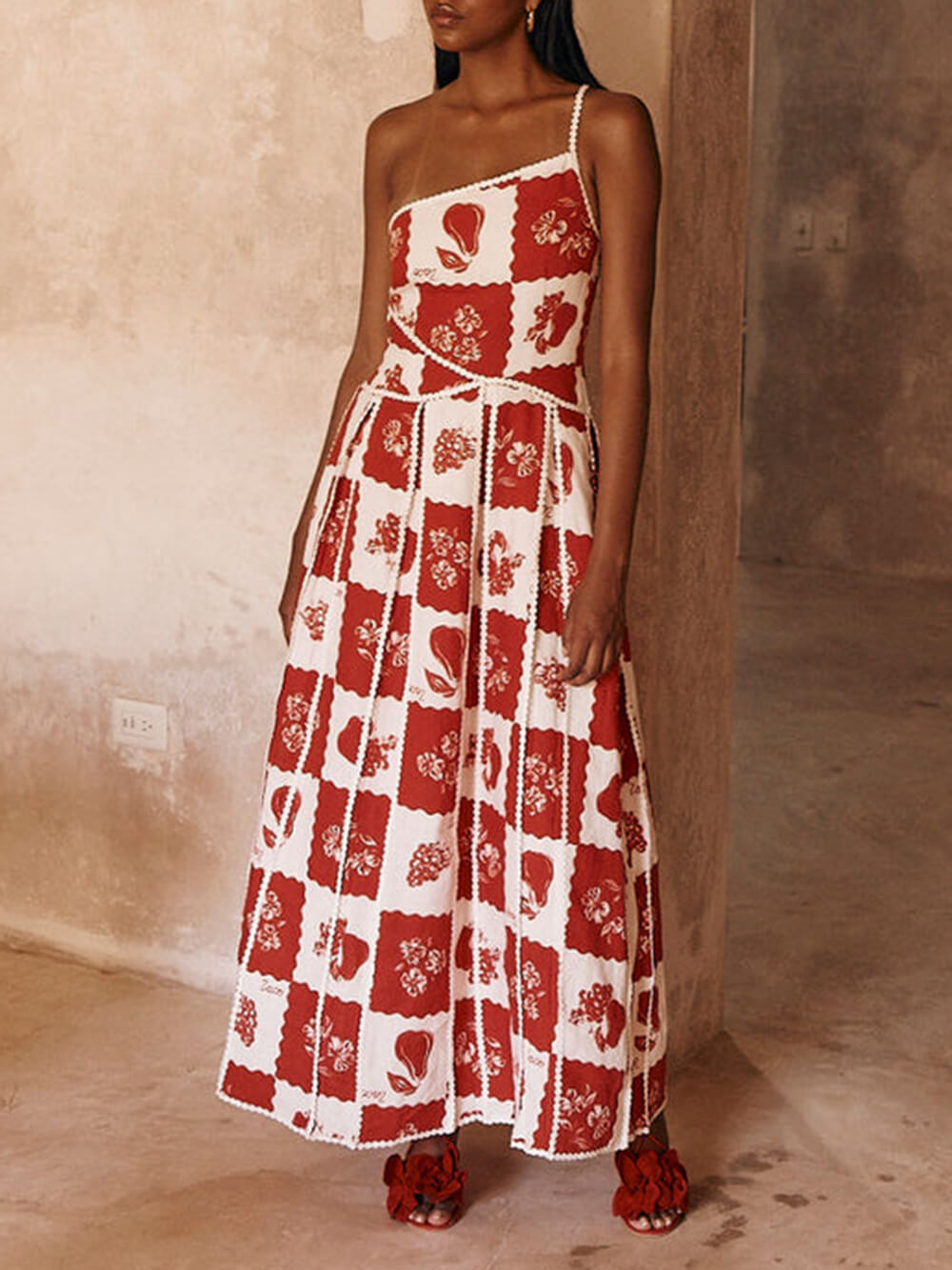 Robe longue évasée à une épaule et imprimé floral