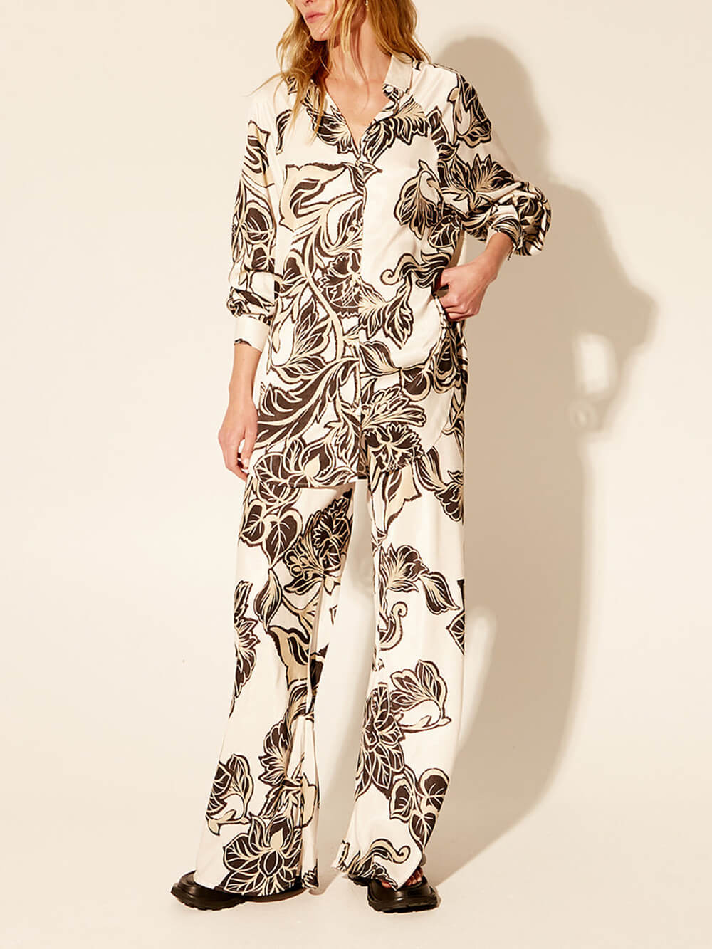 Camisa holgada de gran tamaño con estampado floral exquisito