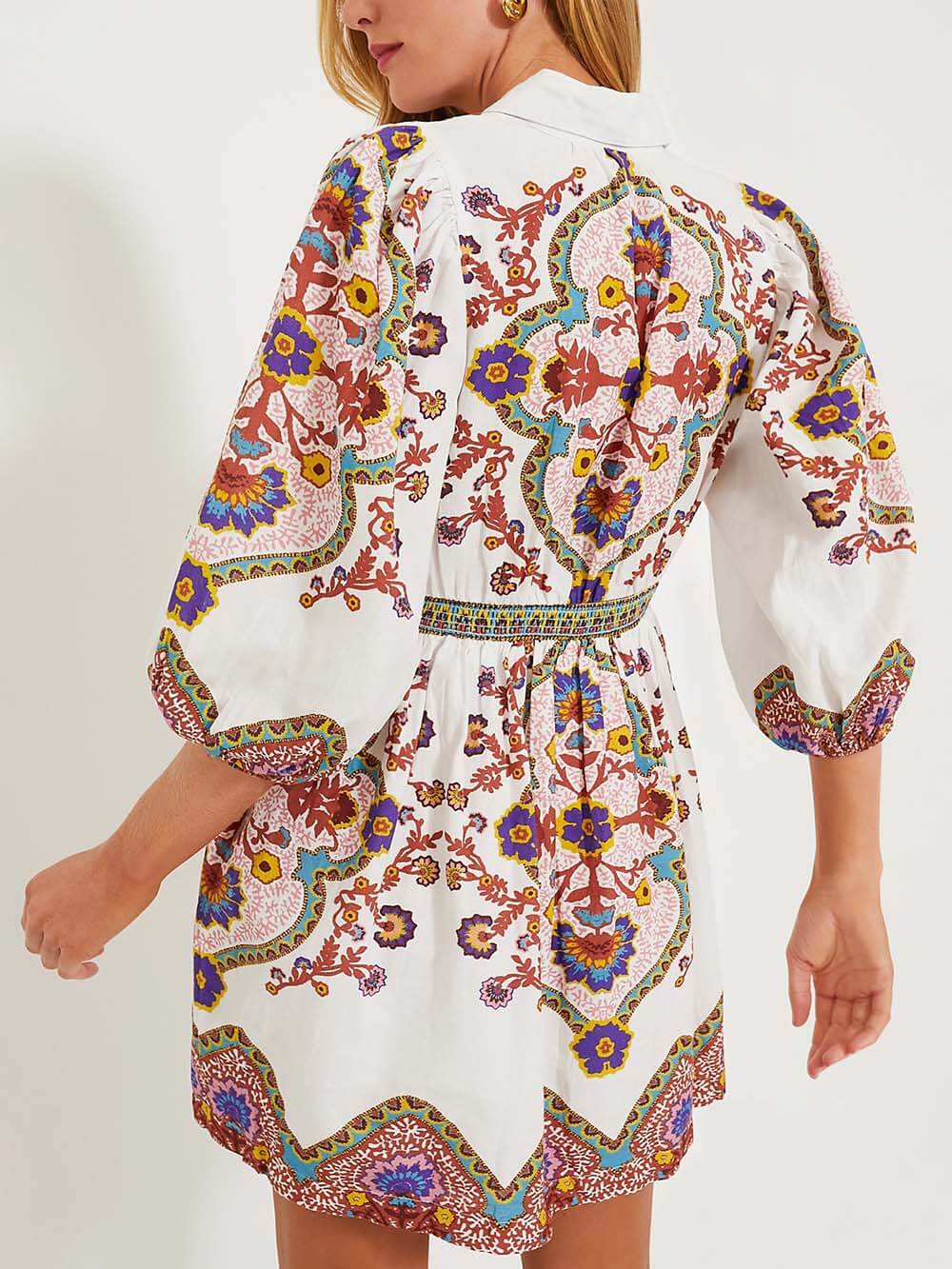 Mini-robe chemise à poches et manches bouffantes à imprimé unique