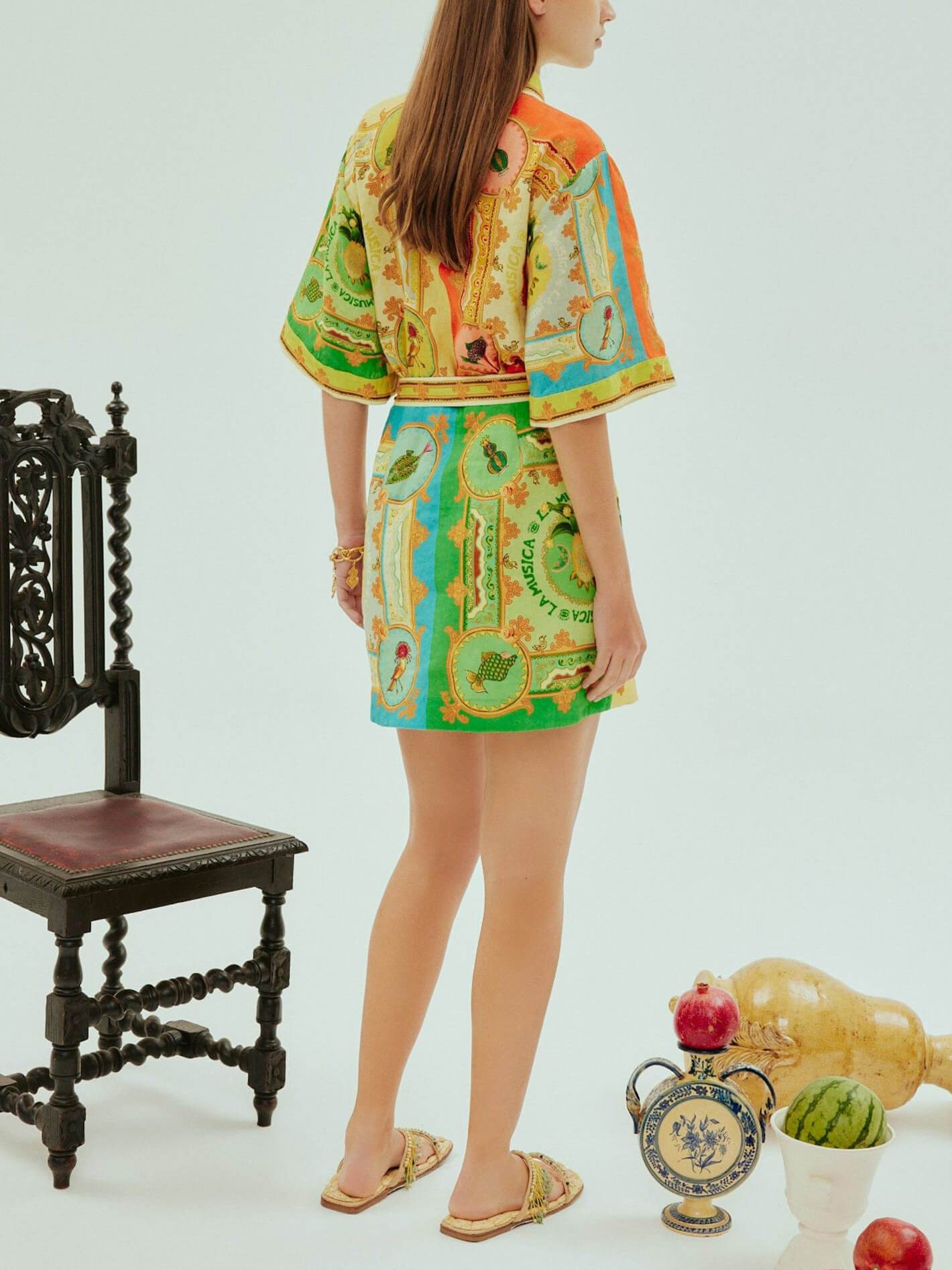 Mini-robe en satin à imprimé amusant et exquis