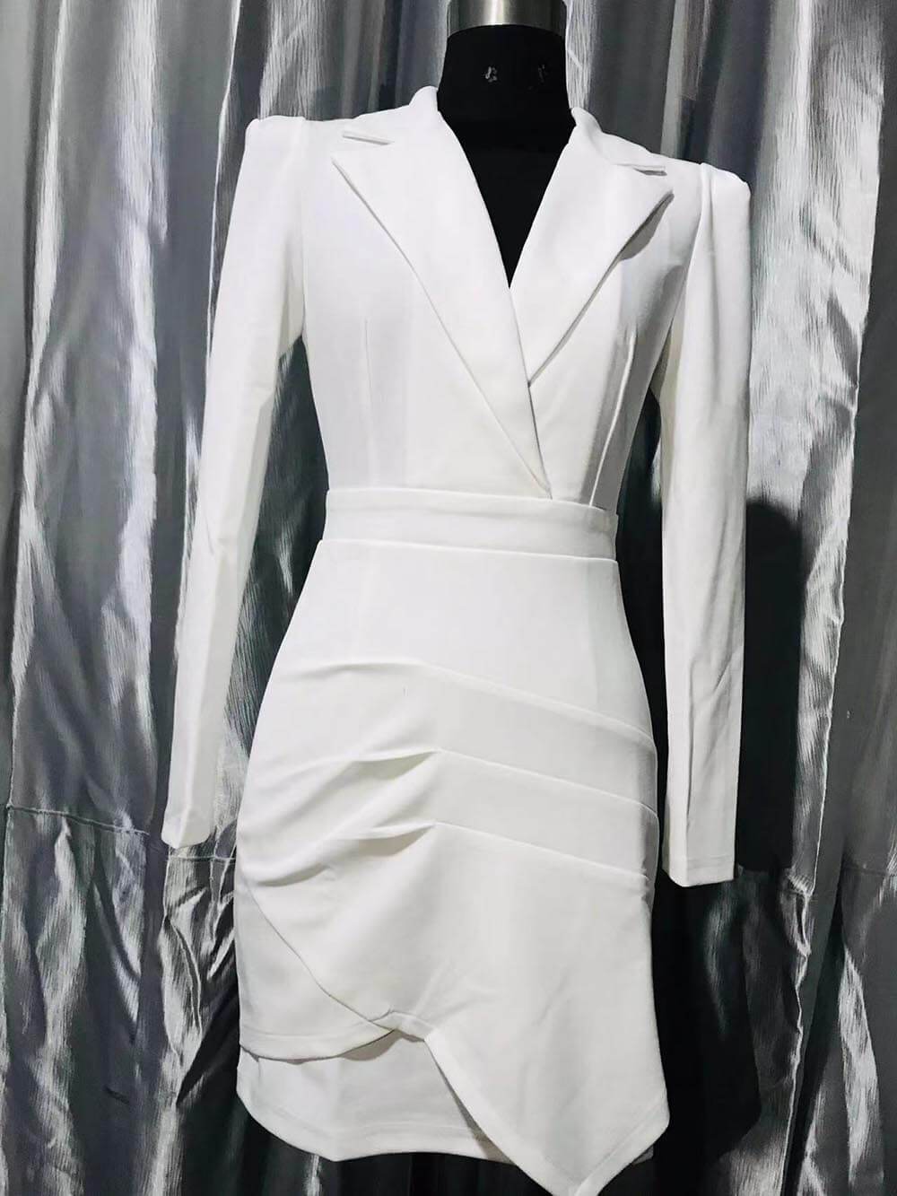 Mini-robe classique à col tailleur, plissée et irrégulière (sans ceinture)