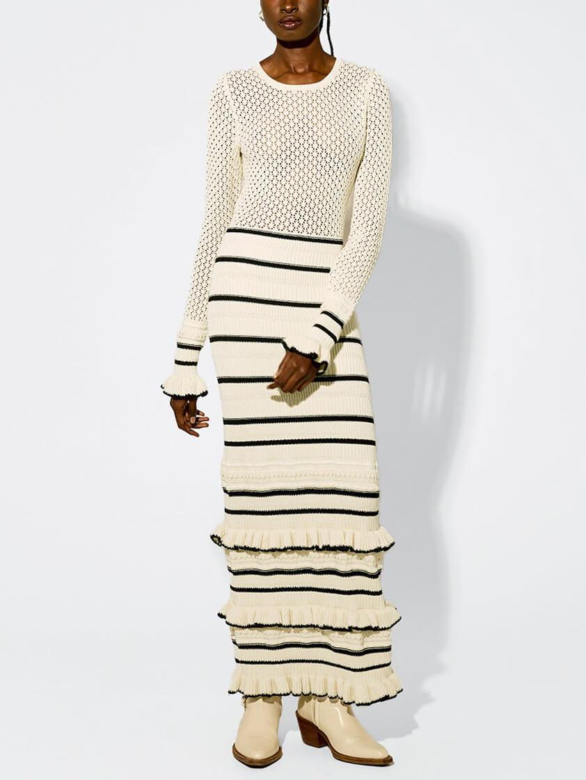 Robe longue à manches longues et volants à rayures en tricot