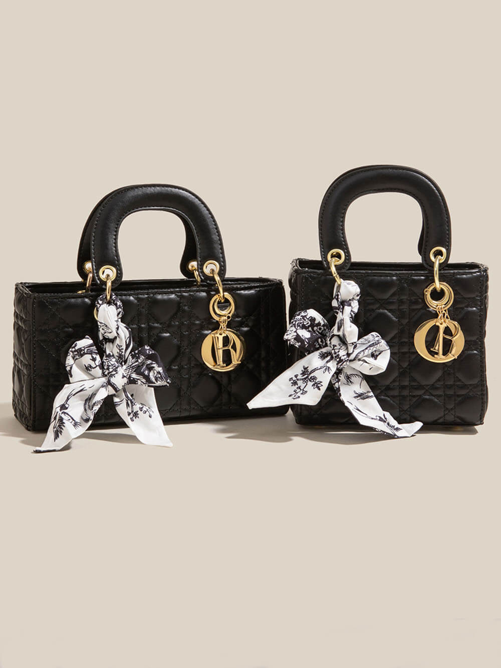 Bolsos cruzados de mano con pañuelo de seda de diamantes