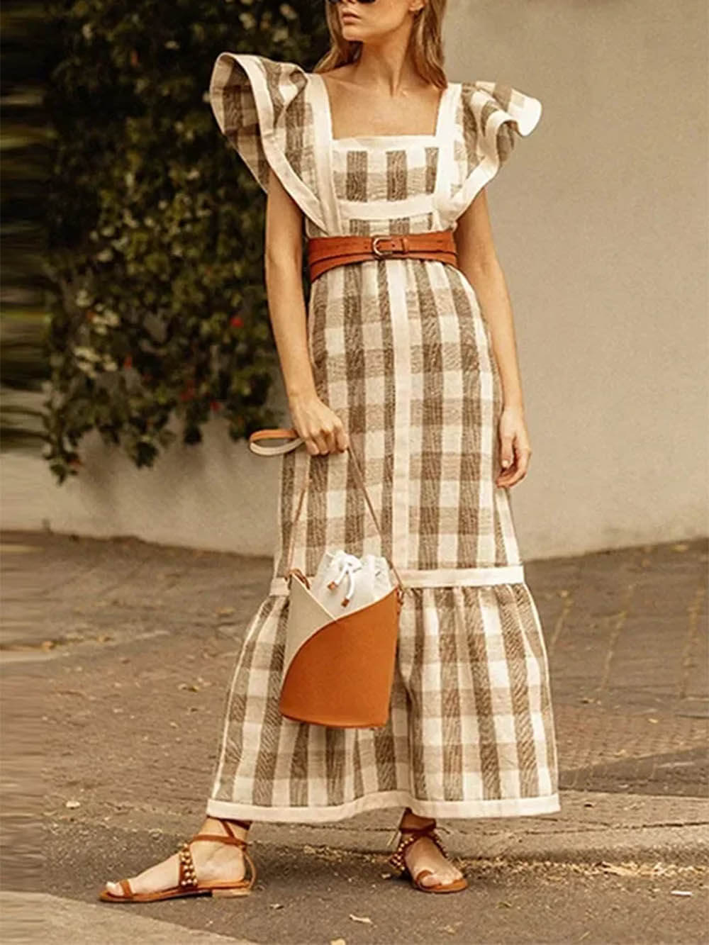 Robe longue sans manches à empiècements contrastés et col carré