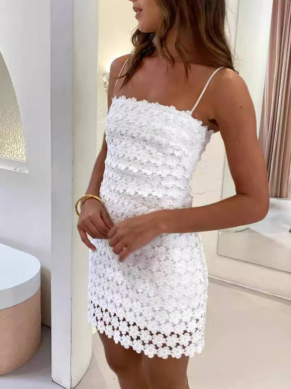 Robe mini-robe d'été sexy en dentelle à bretelles