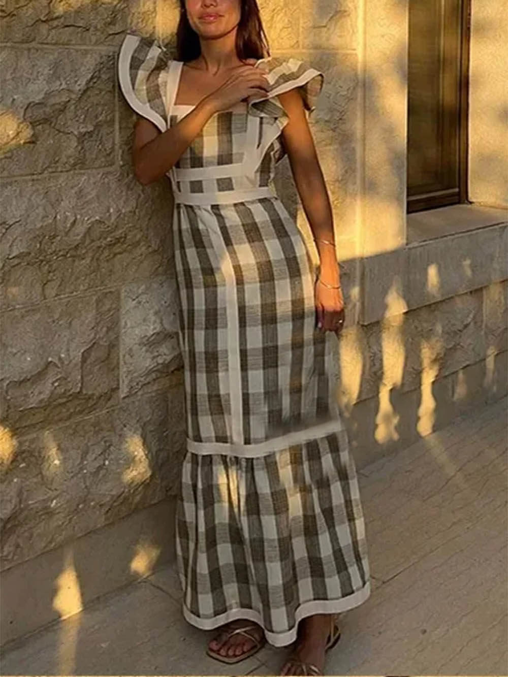 Robe longue sans manches à empiècements contrastés et col carré