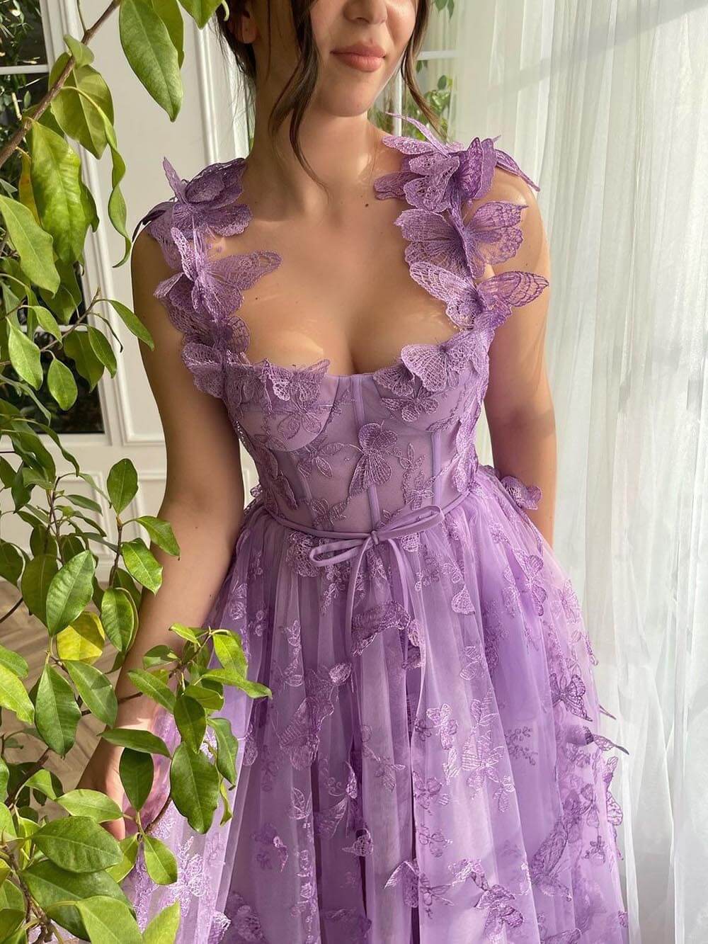 Robe de soirée longue élégante en tulle et dentelle papillon avec appliques et fente boule