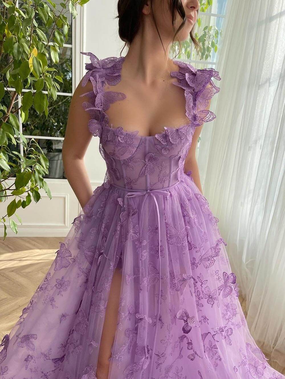 Robe de soirée longue élégante en tulle et dentelle papillon avec appliques et fente boule