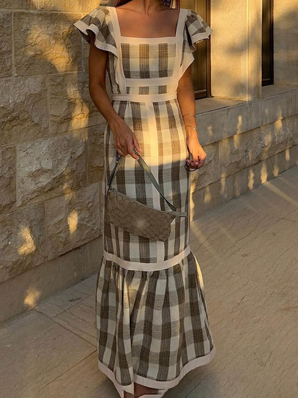 Robe longue sans manches à empiècements contrastés et col carré