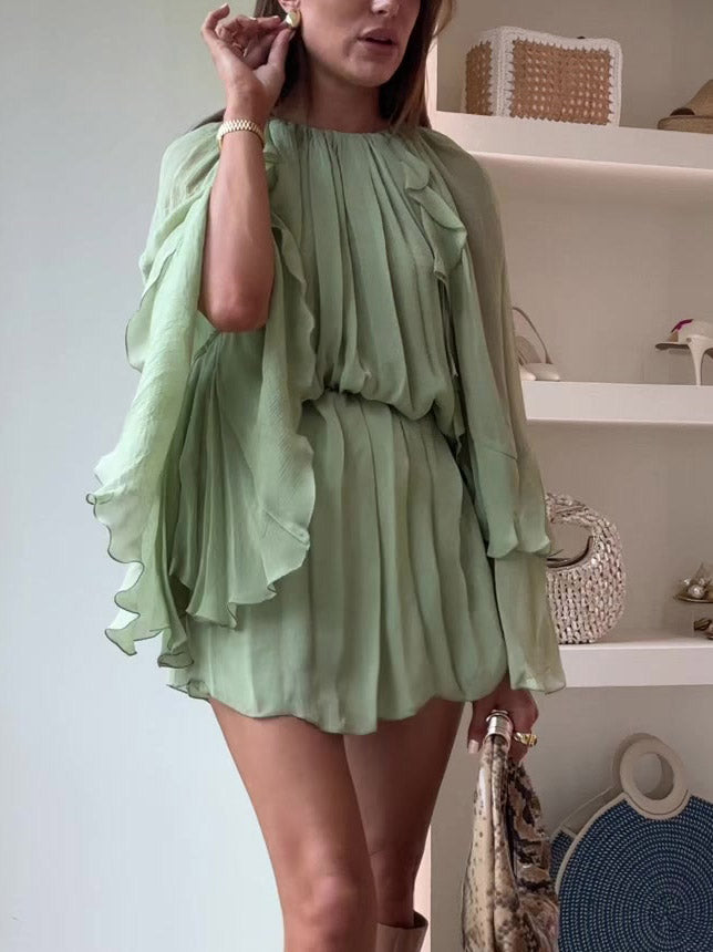 Vestido mini con volantes escalonados y plisado de estilo resort