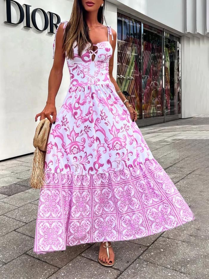 Exquisito vestido largo con tirantes y estampado retro para vacaciones
