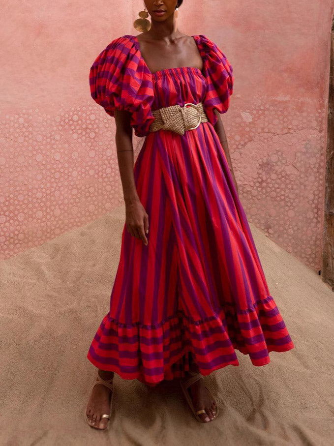 Impresionante vestido largo con mangas abullonadas y estampado de rayas único