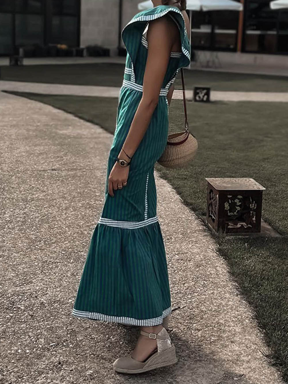 Robe longue sans manches à empiècements contrastés et col carré