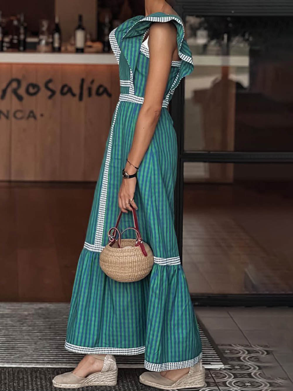 Robe longue sans manches à empiècements contrastés et col carré