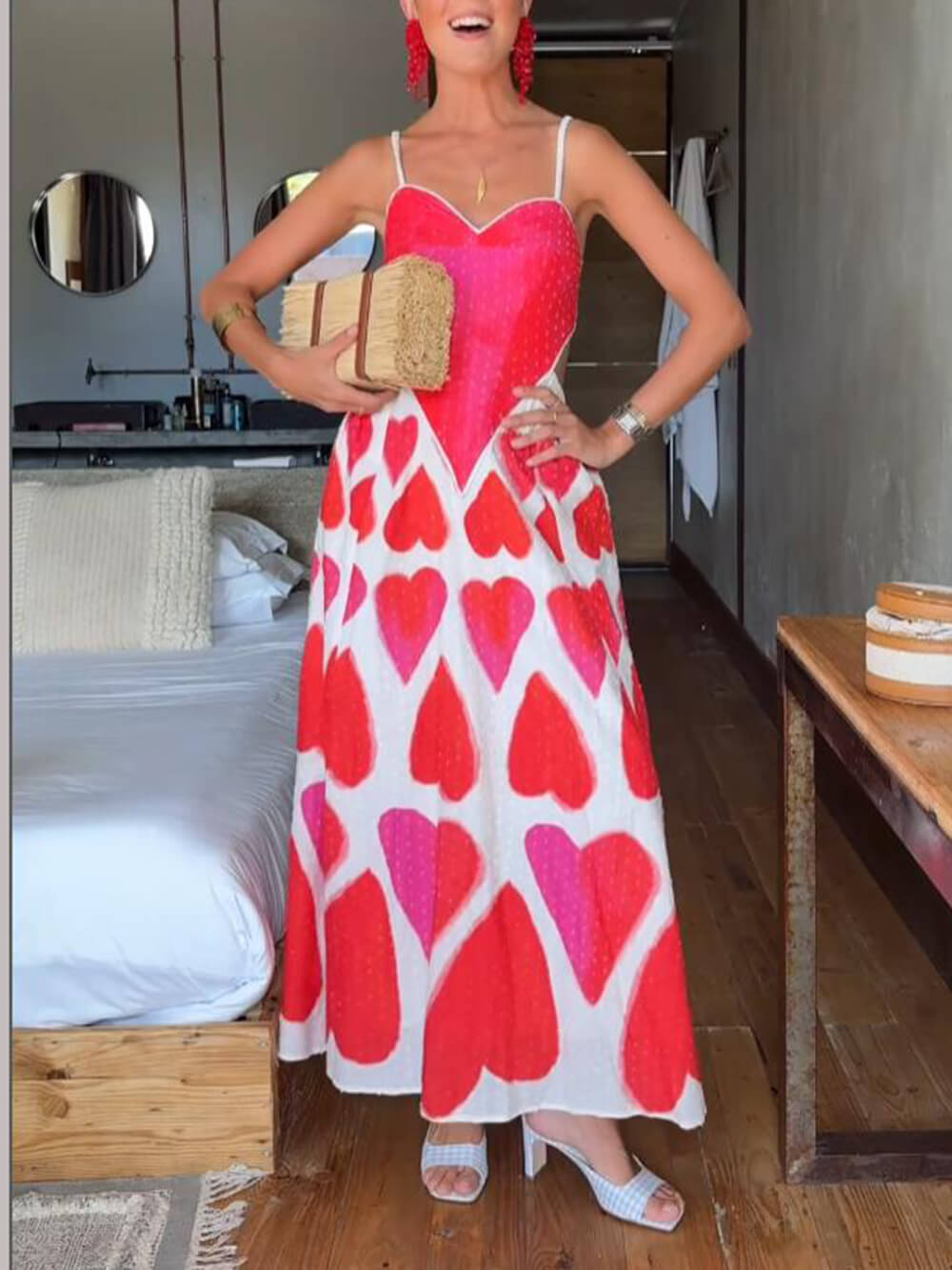 Robe longue élégante à imprimé cœurs peints