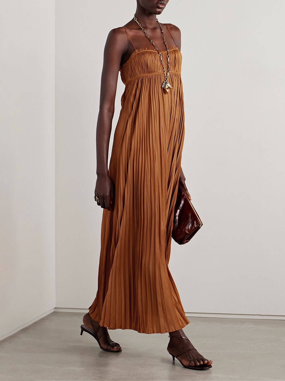 Robe nuisette plissée cuivrée élégante et fluide
