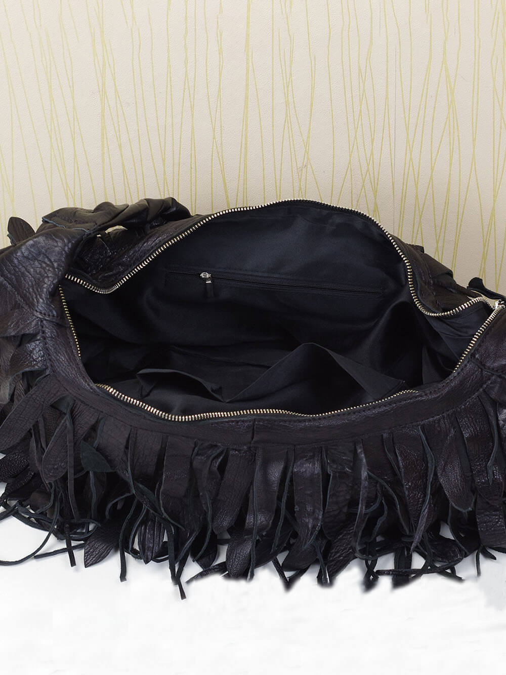 Sac à bandoulière Hobo décontracté à rayures noires et pompons