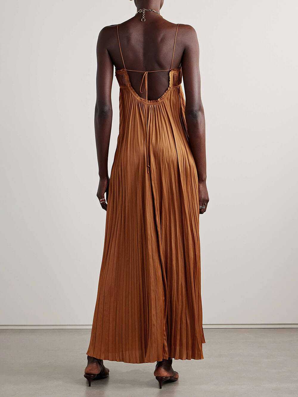 Robe nuisette plissée cuivrée élégante et fluide