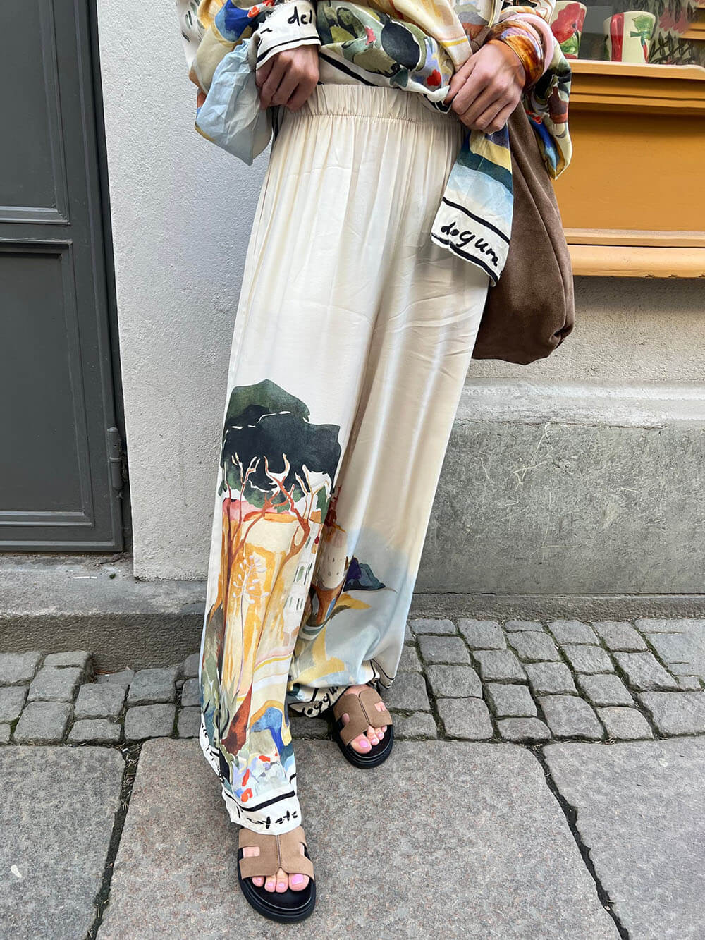 Modern Unique Satin Landscape Print Elastic Waist Pocket Wide Leg Pants