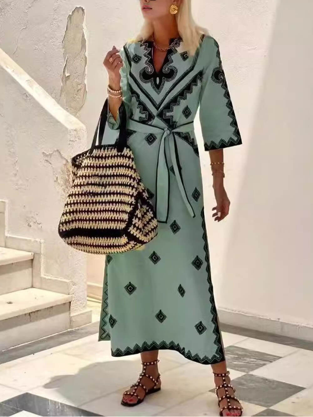 Robe mi-longue ceinturée à imprimé unique de style bohème