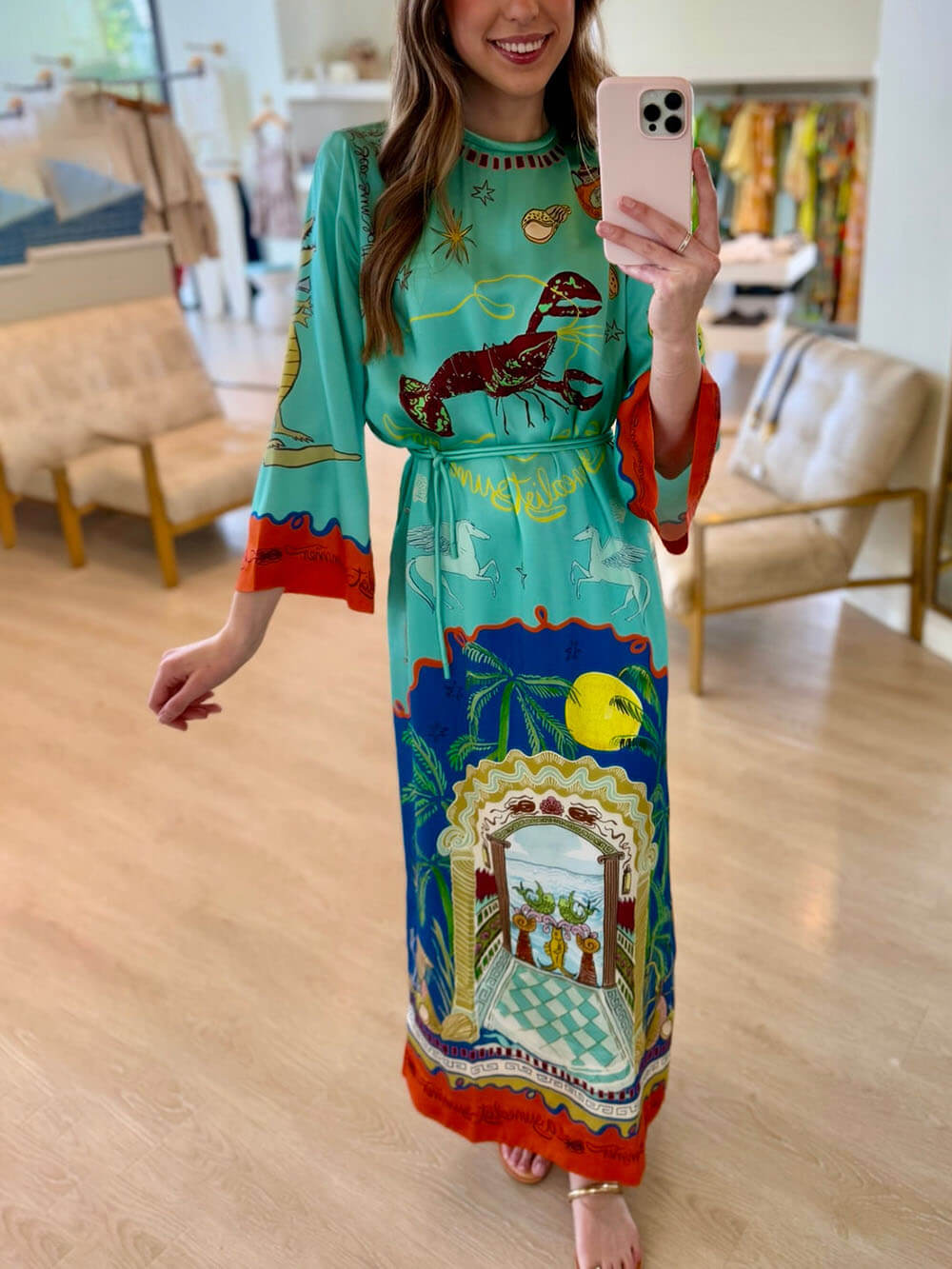 Robe longue fendue à manches longues et imprimé unique en satin exquis