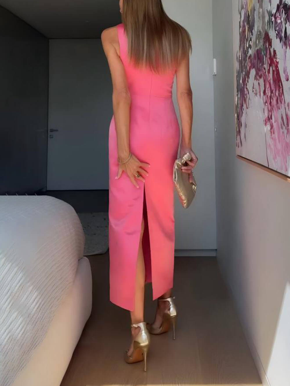 Exquisito vestido largo retro plisado con un solo hombro y dobladillo con abertura