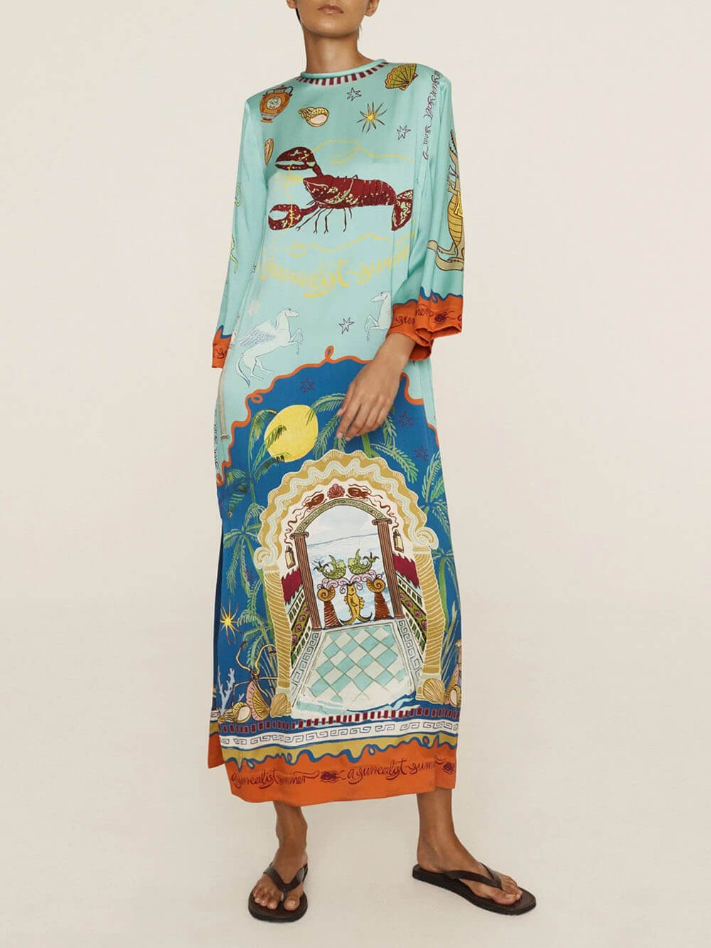 Robe longue fendue à manches longues et imprimé unique en satin exquis