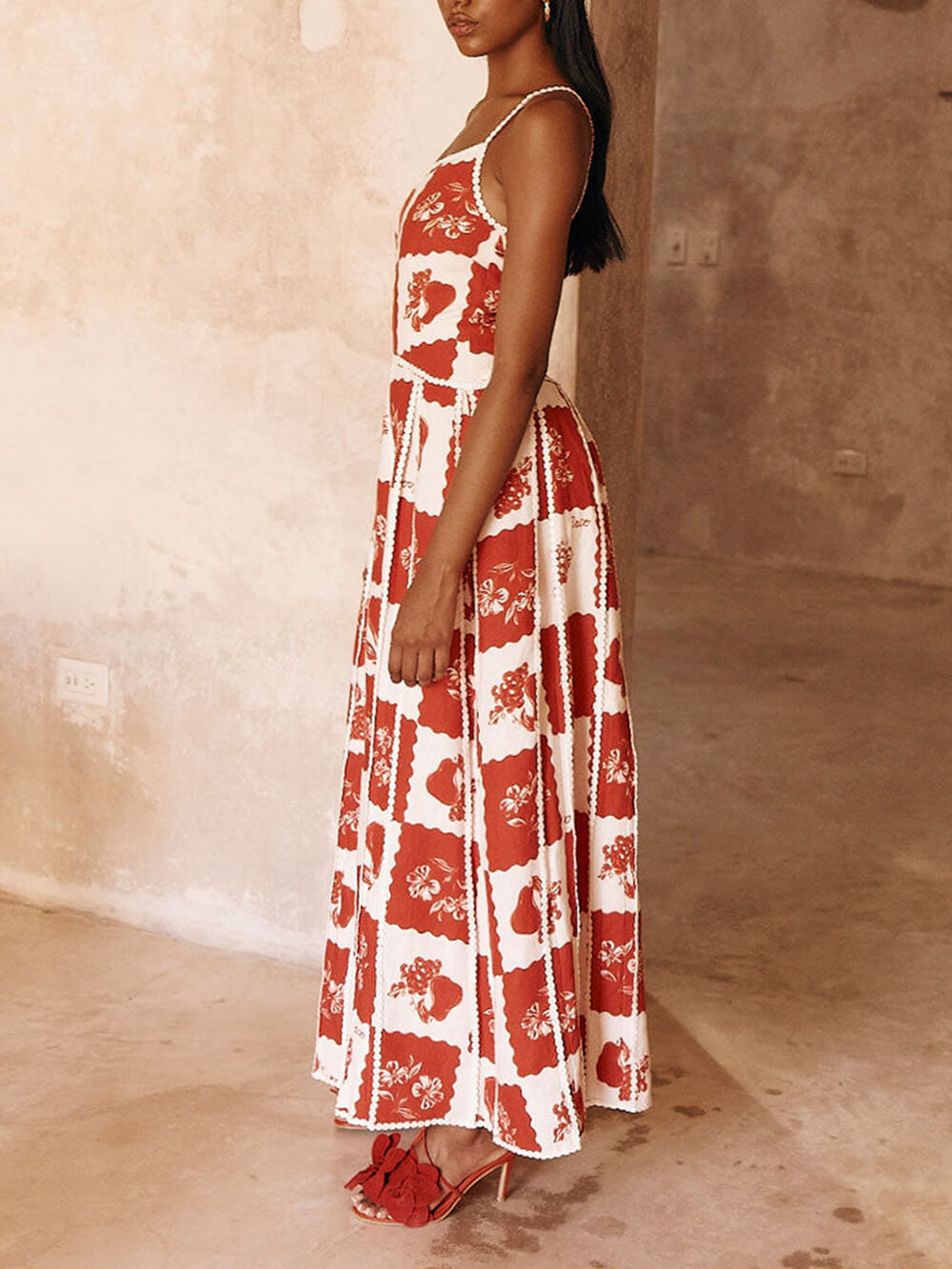 Robe longue évasée à une épaule et imprimé floral