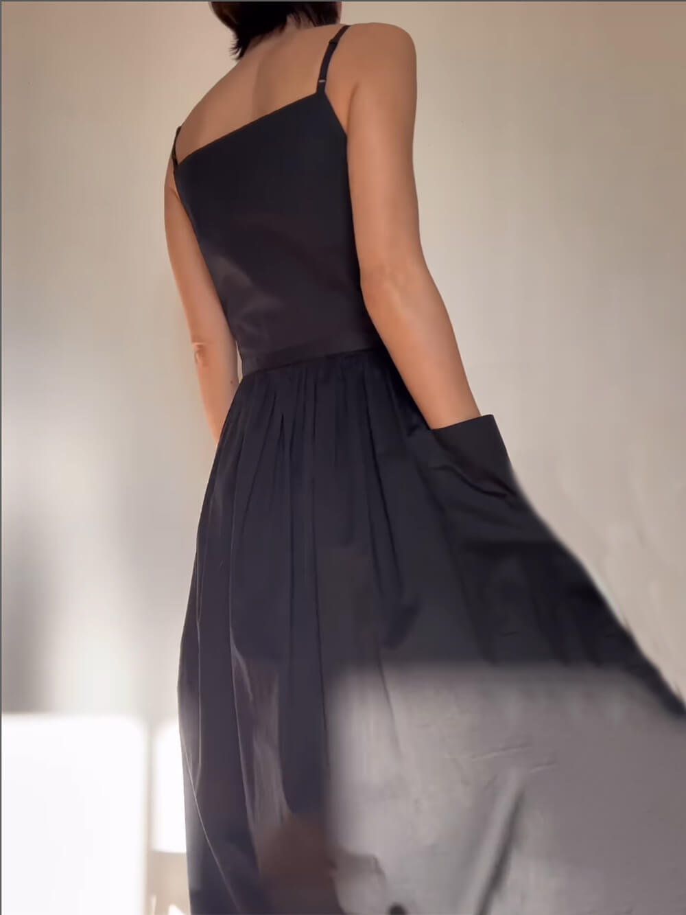 Robe gilet unique à poches et lacets fendus sur le côté