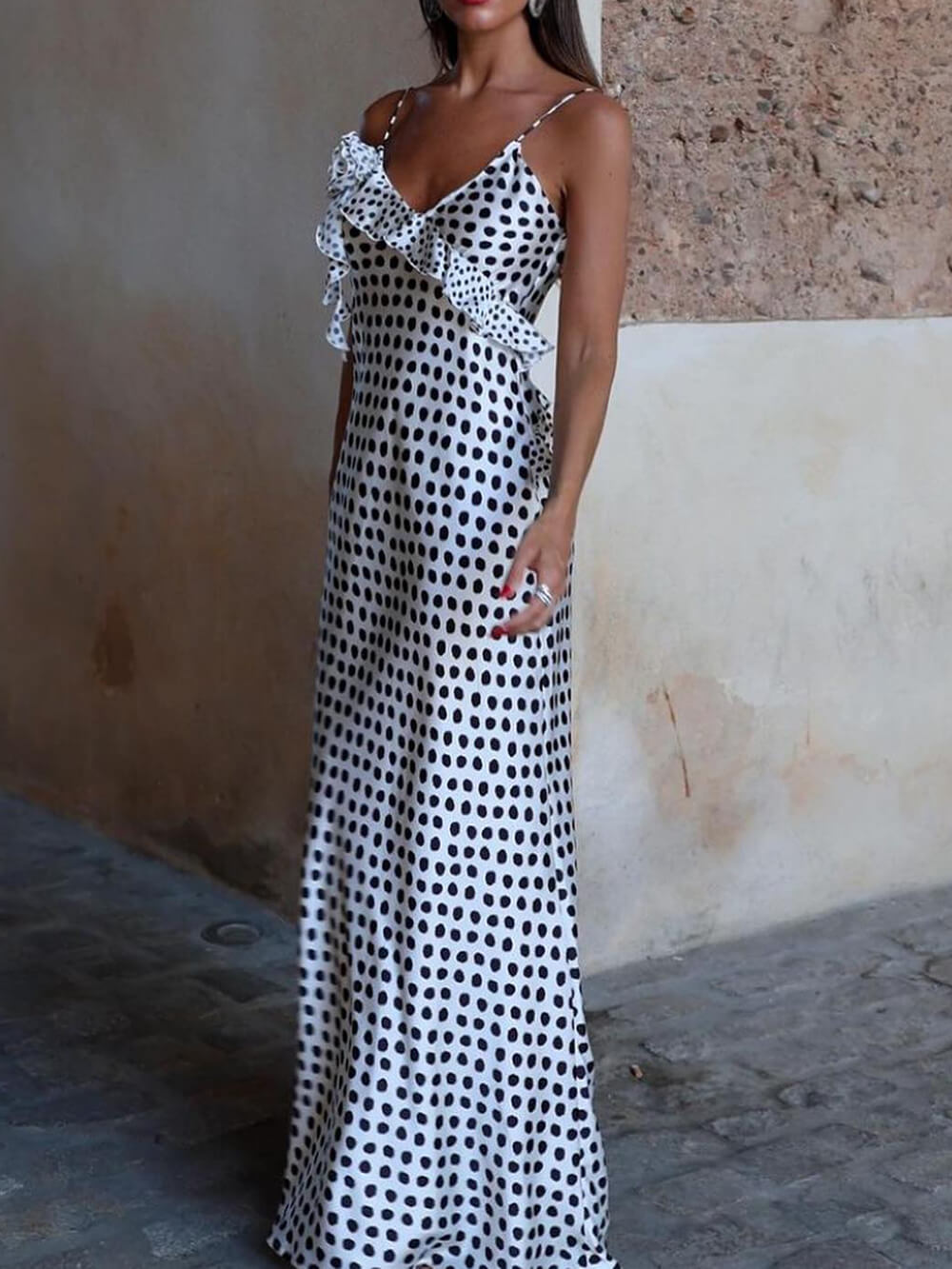 Robe longue à volants et bretelles en guipure à pois fantaisie