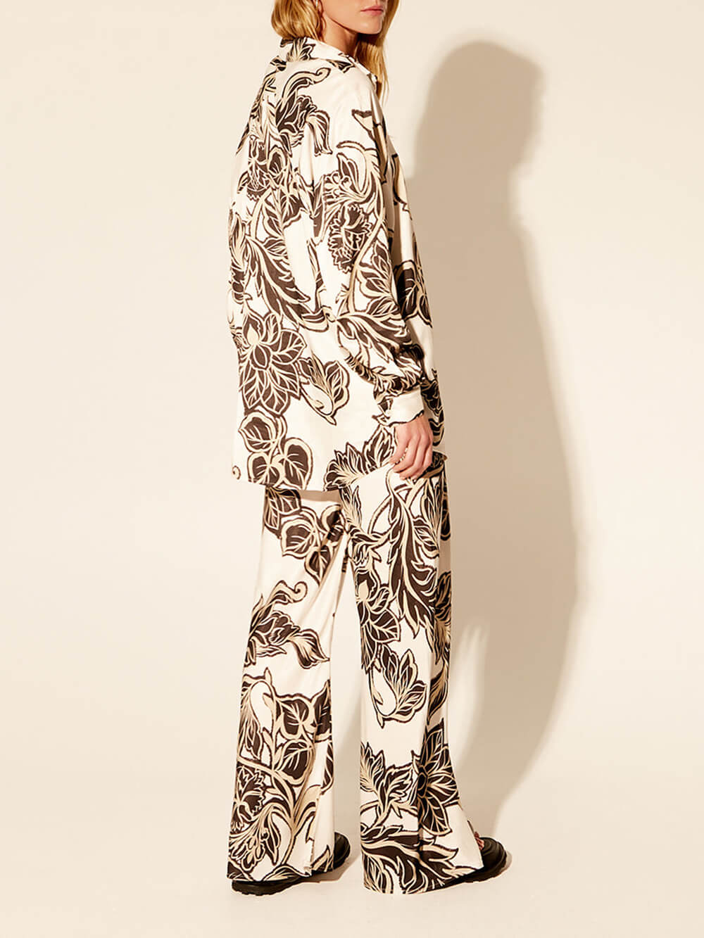 Camisa holgada de gran tamaño con estampado floral exquisito