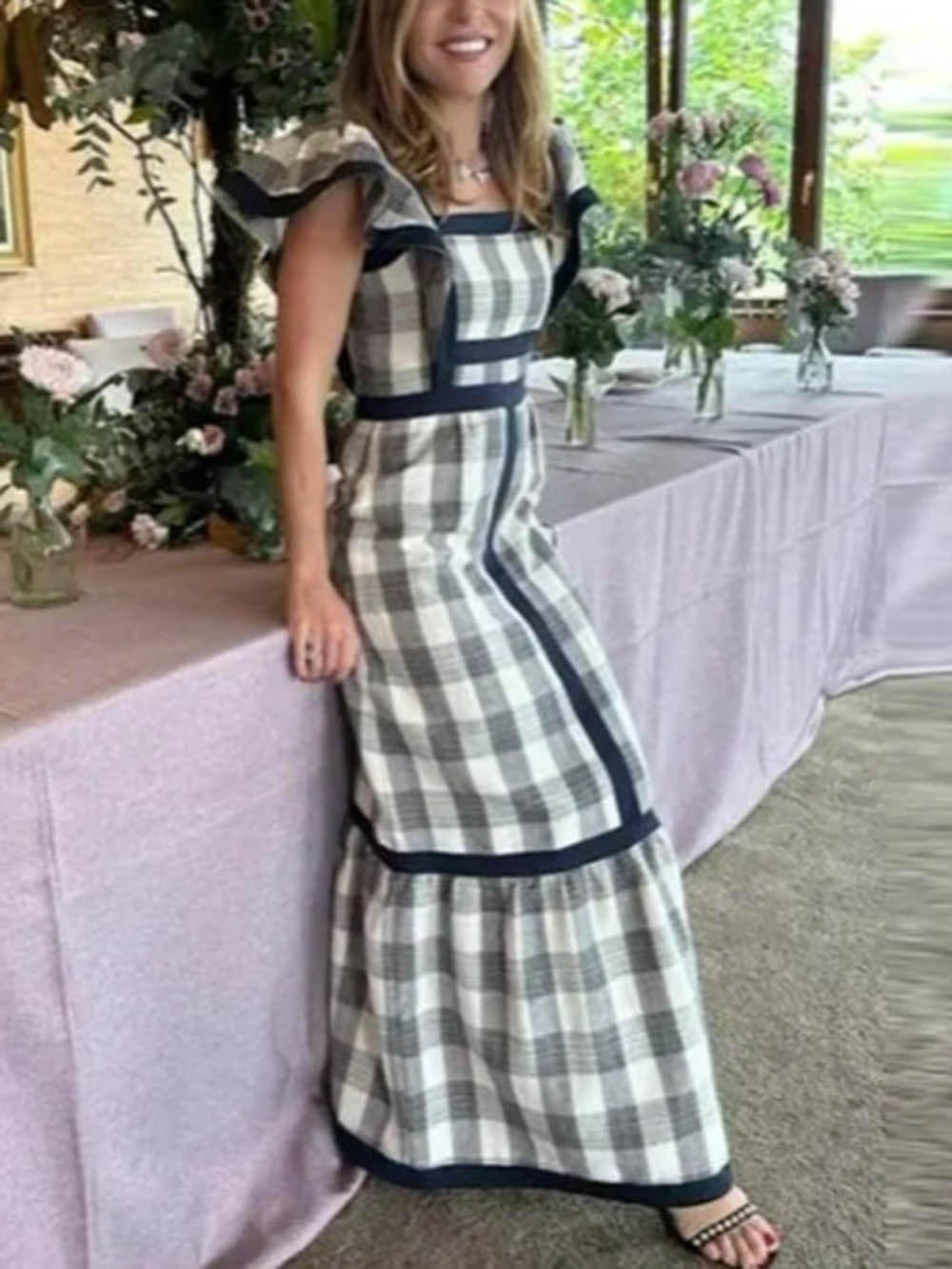 Robe longue sans manches à empiècements contrastés et col carré