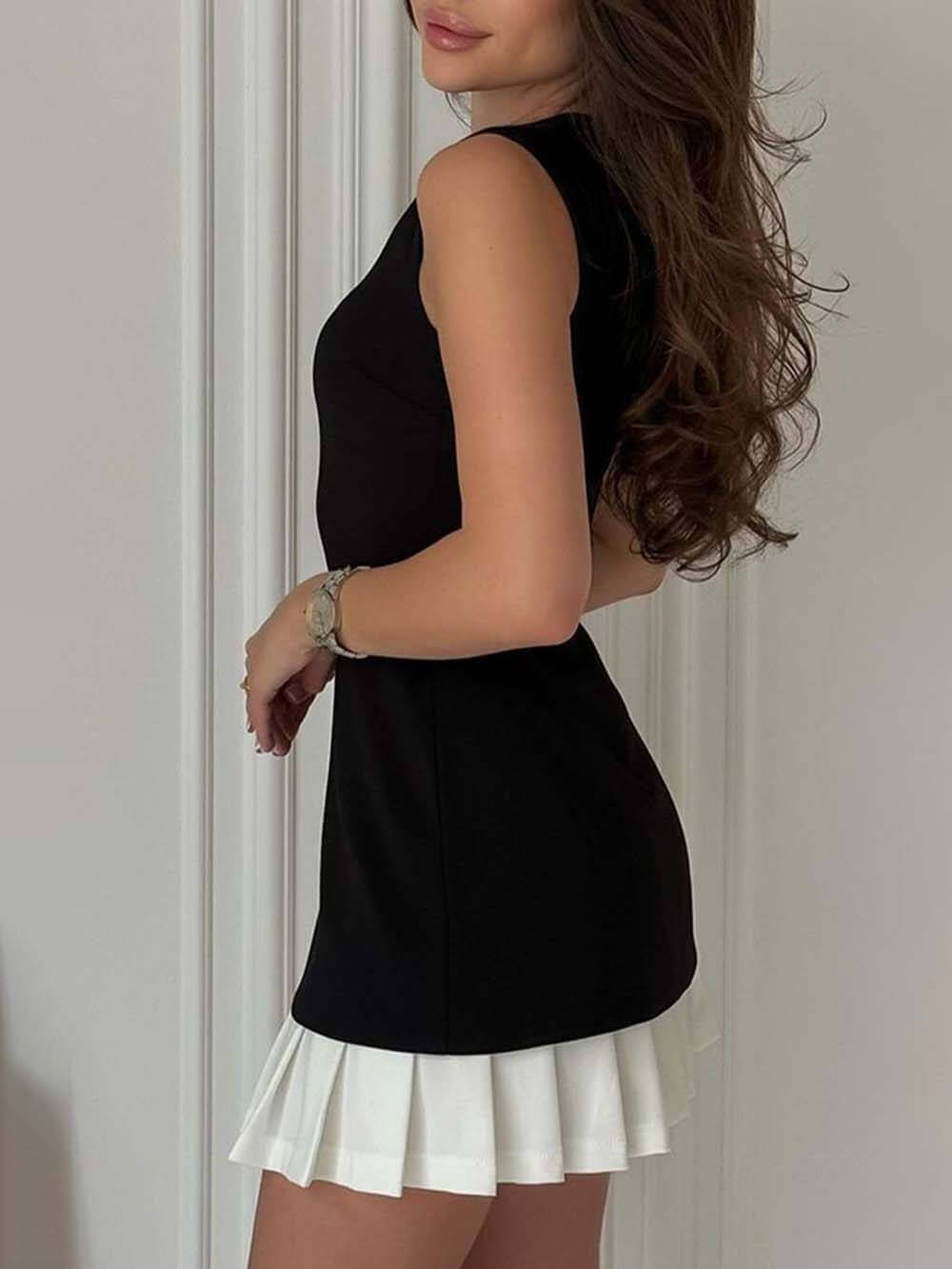 Mini-robe plissée sans manches à épissure bicolore élégante